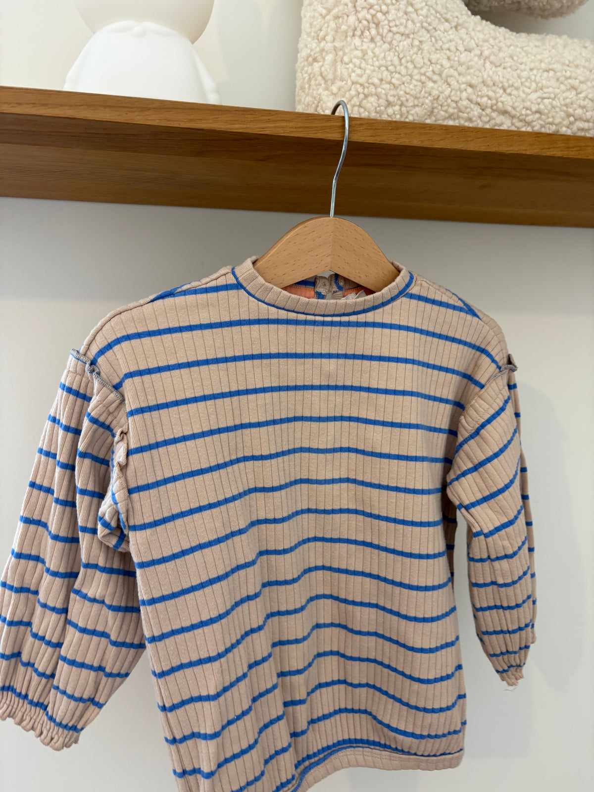Hema - beige sweater blauwe strepen - 92