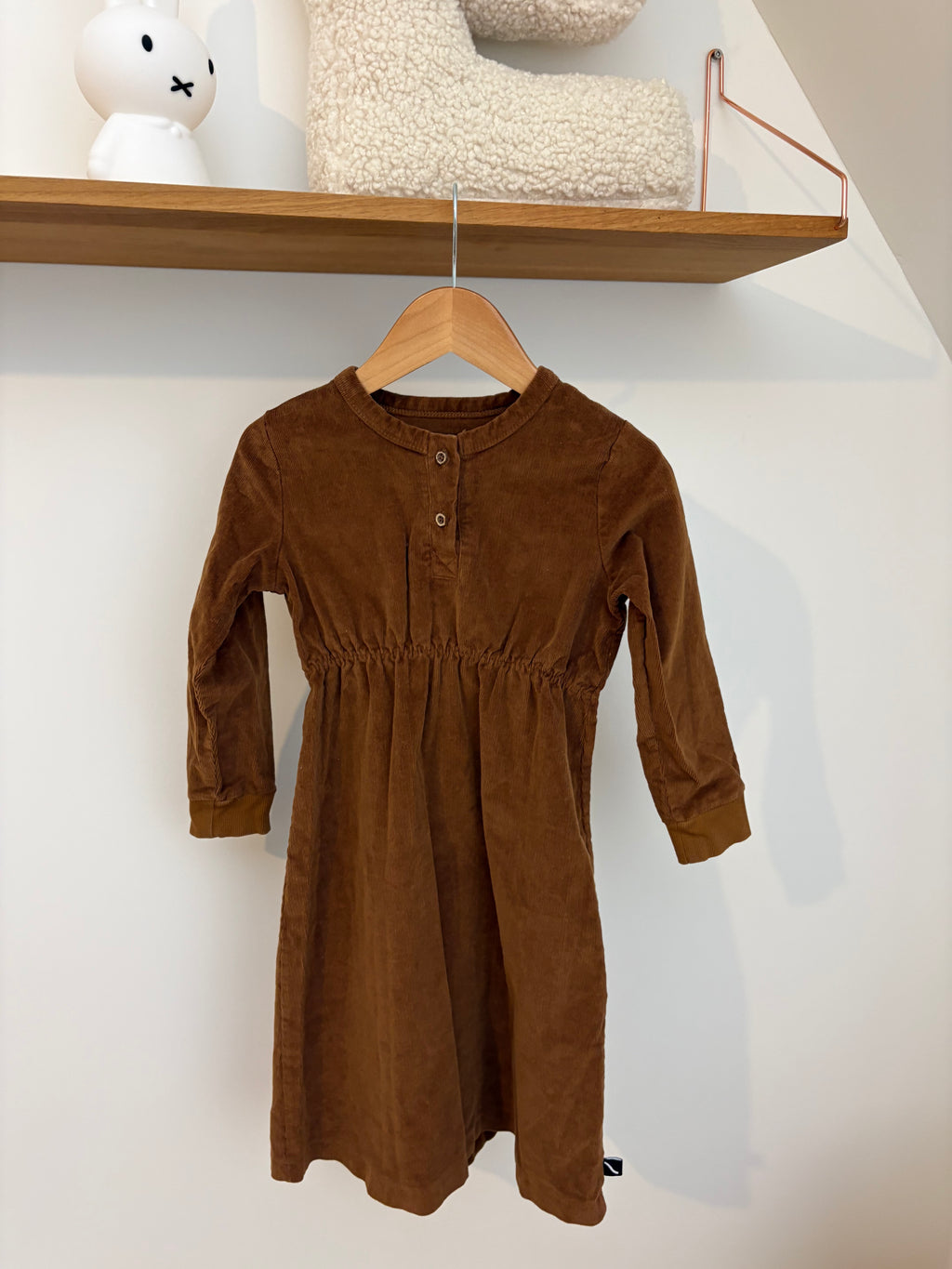 CarlijnQ - bruin corduroy jurkje lang - 4/6Y