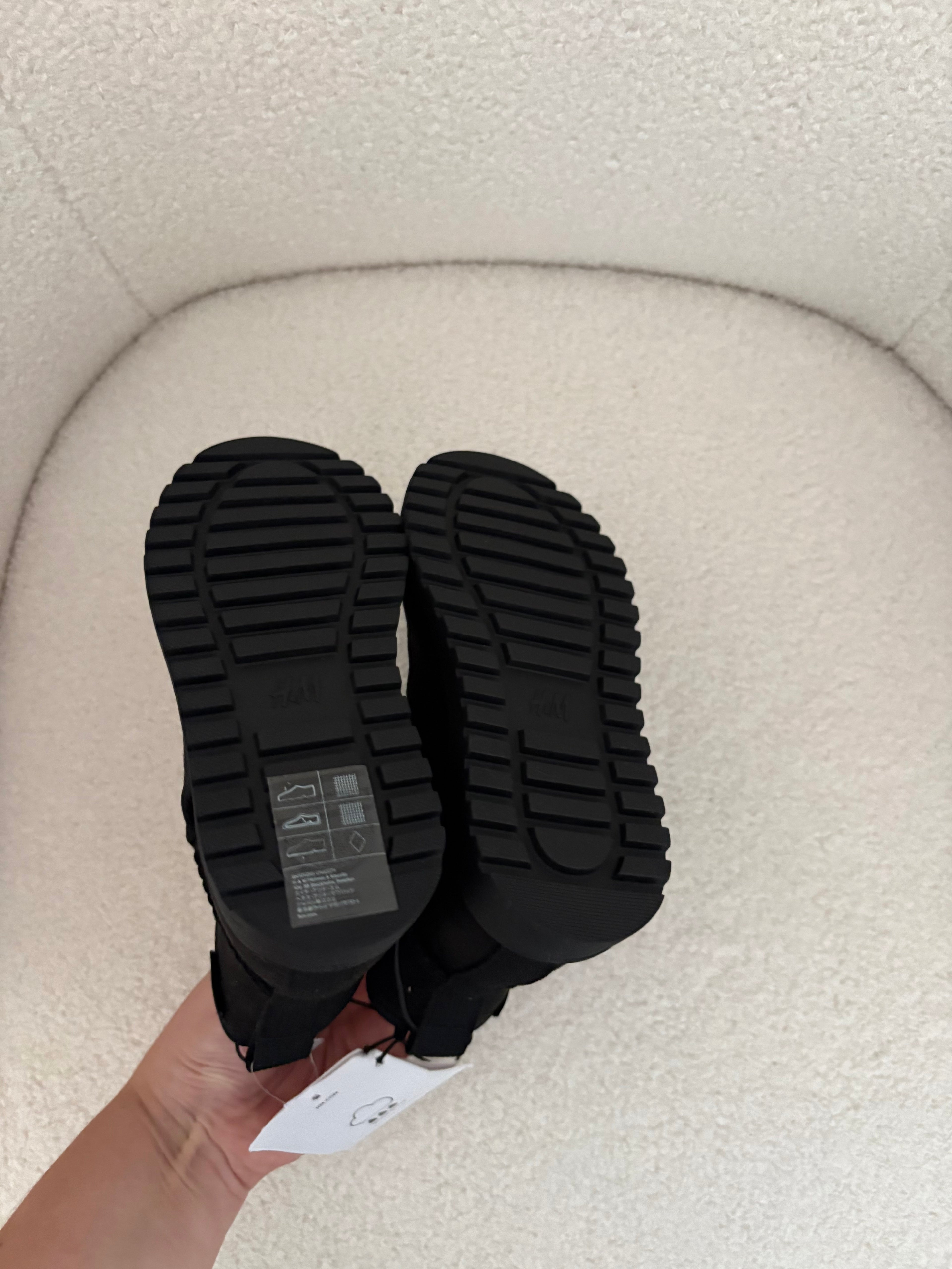 H&M - zwarte winterbotjes in stof - 26