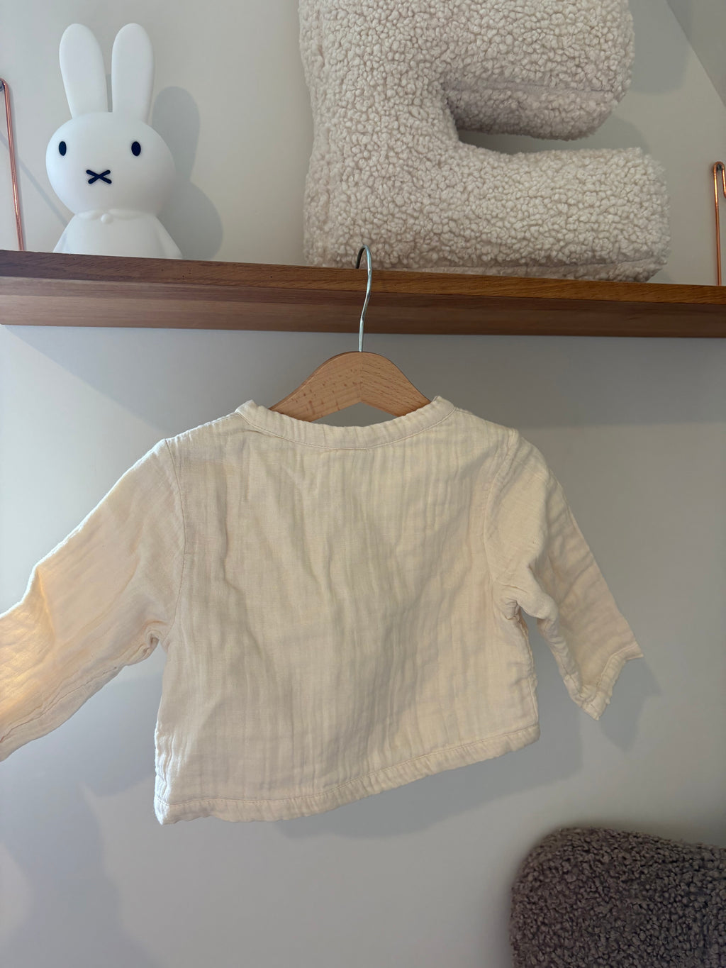 Petit Bateau - beige vestje - 80