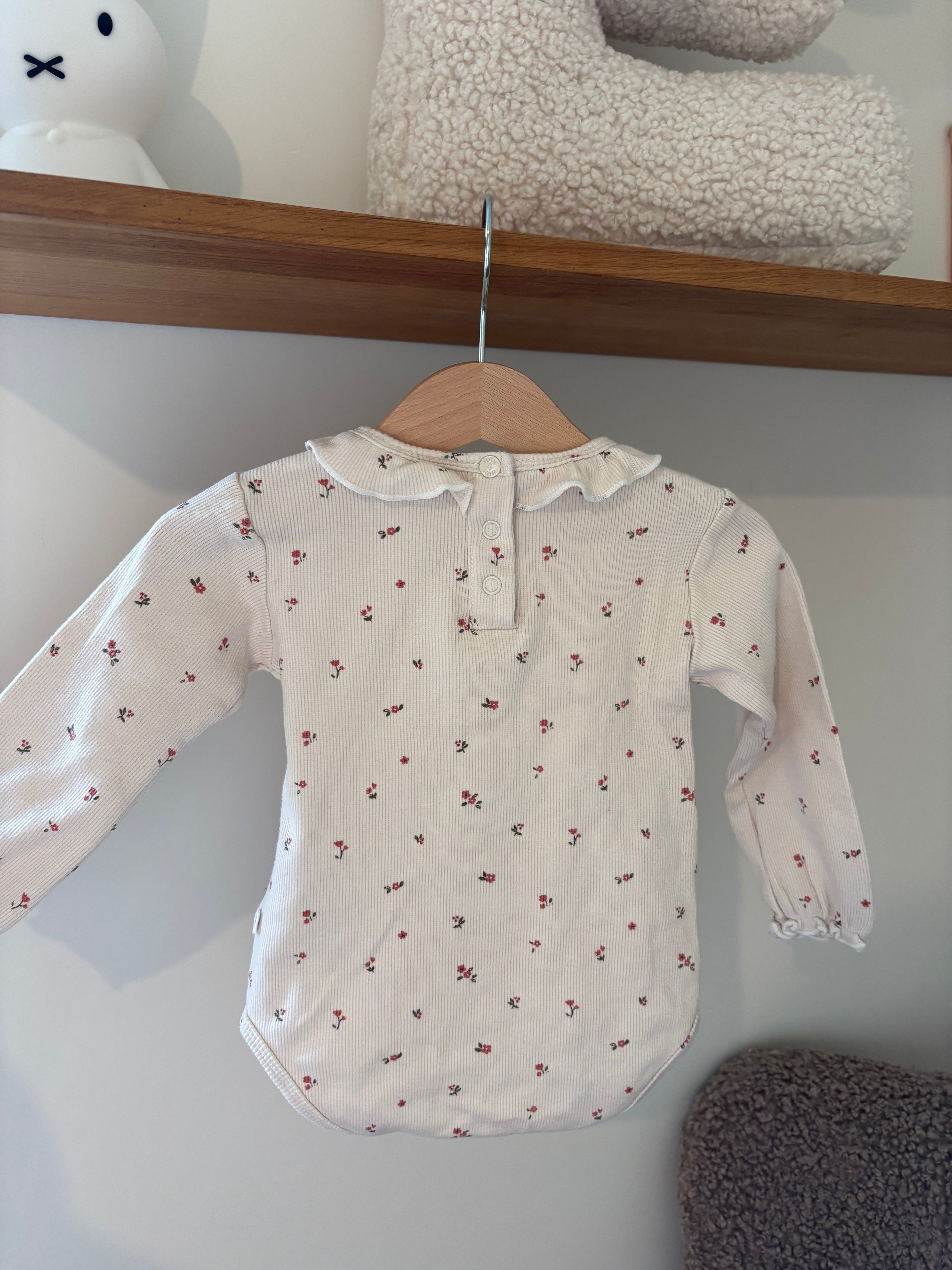 Feetje body bloemen - 80