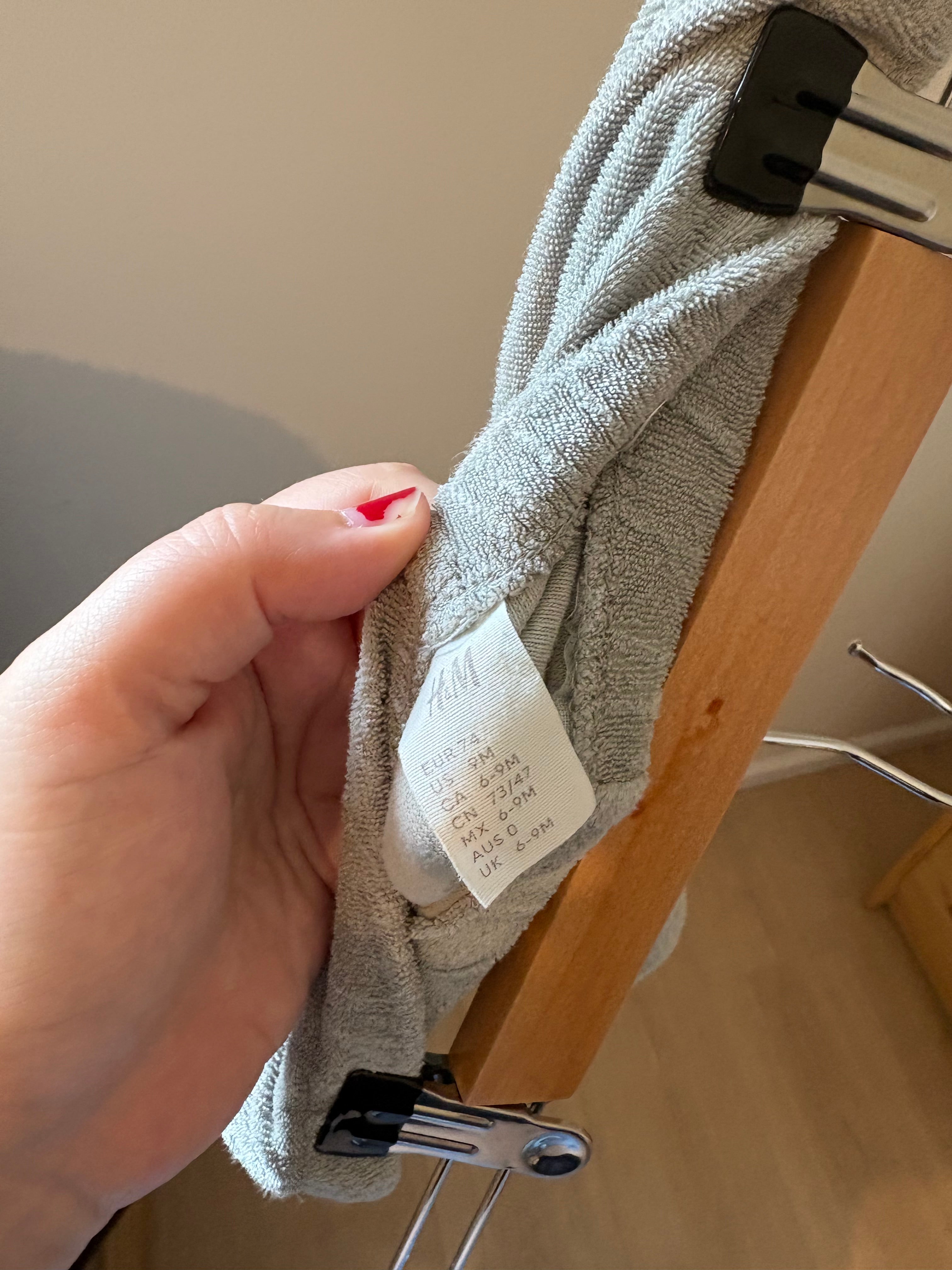 H&M - groen shortje met hoedje - 74
