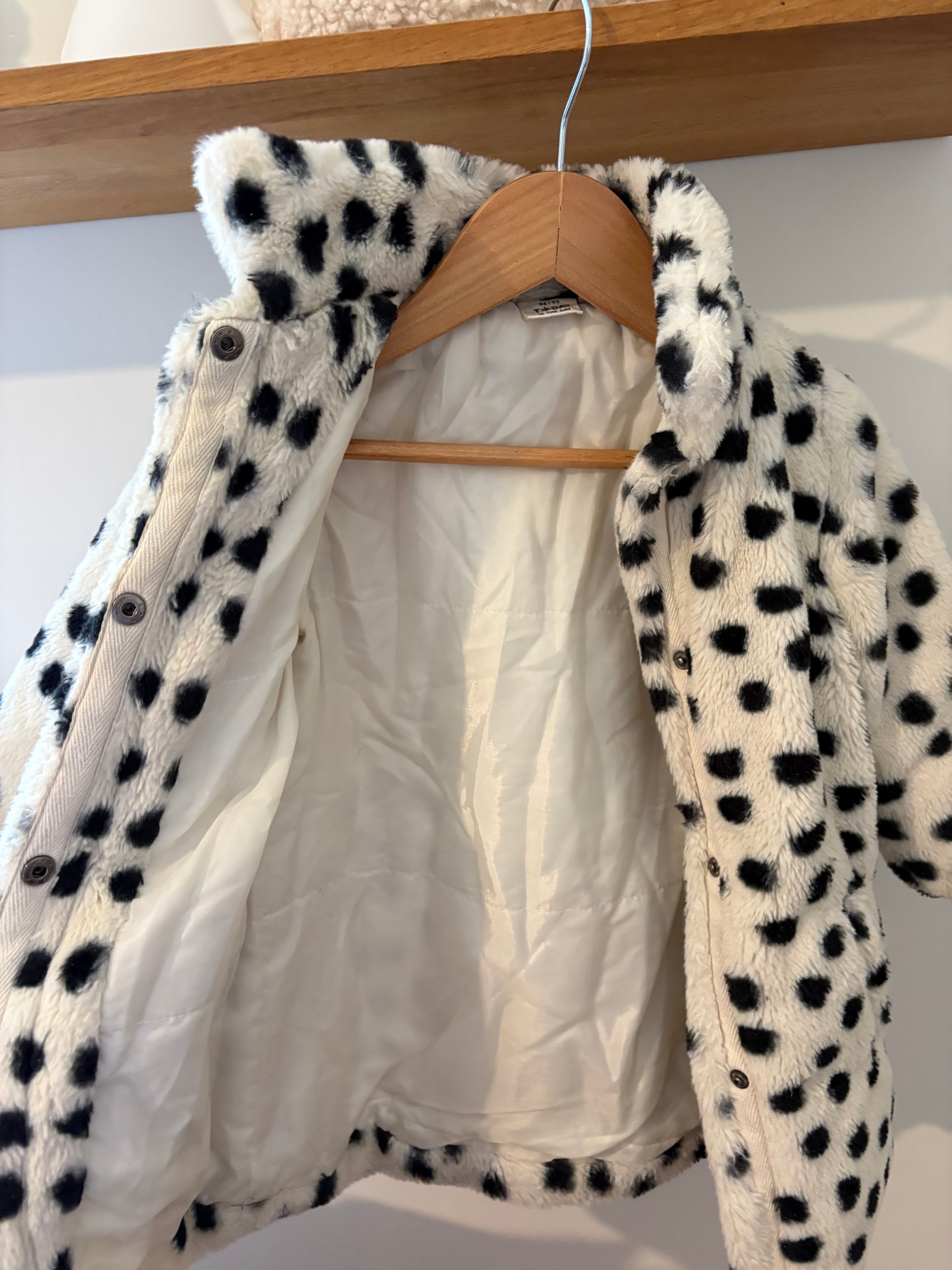 Hema - witte jas met zwarte stippen - 86/92