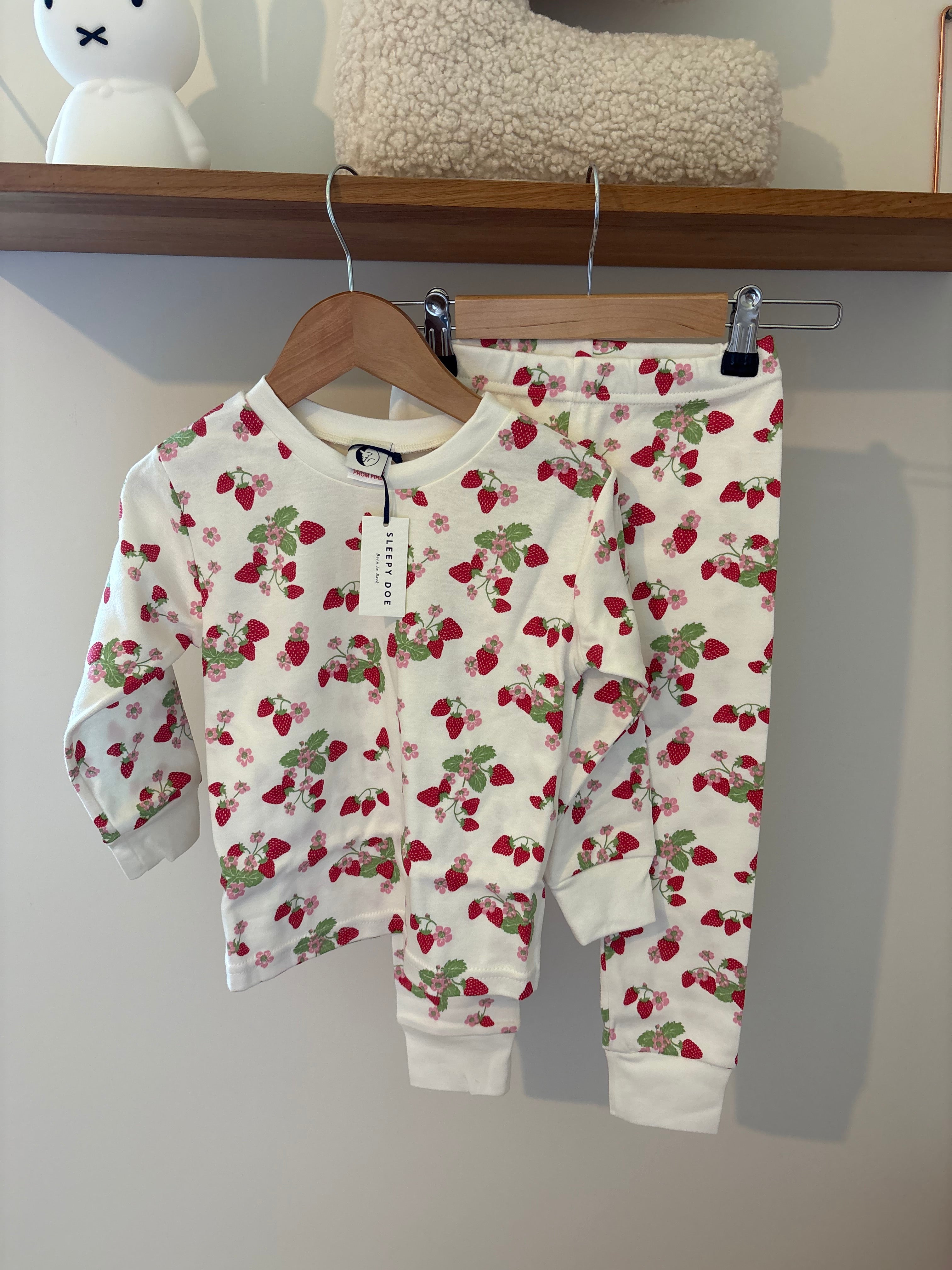 Sleepy Doe - Pyjama setje aardbeien - 3/4 (nieuw) (2)