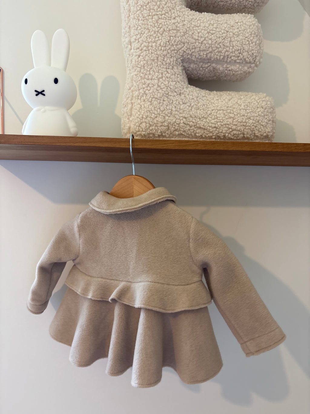 Il Gufo - beige jasje - 6M