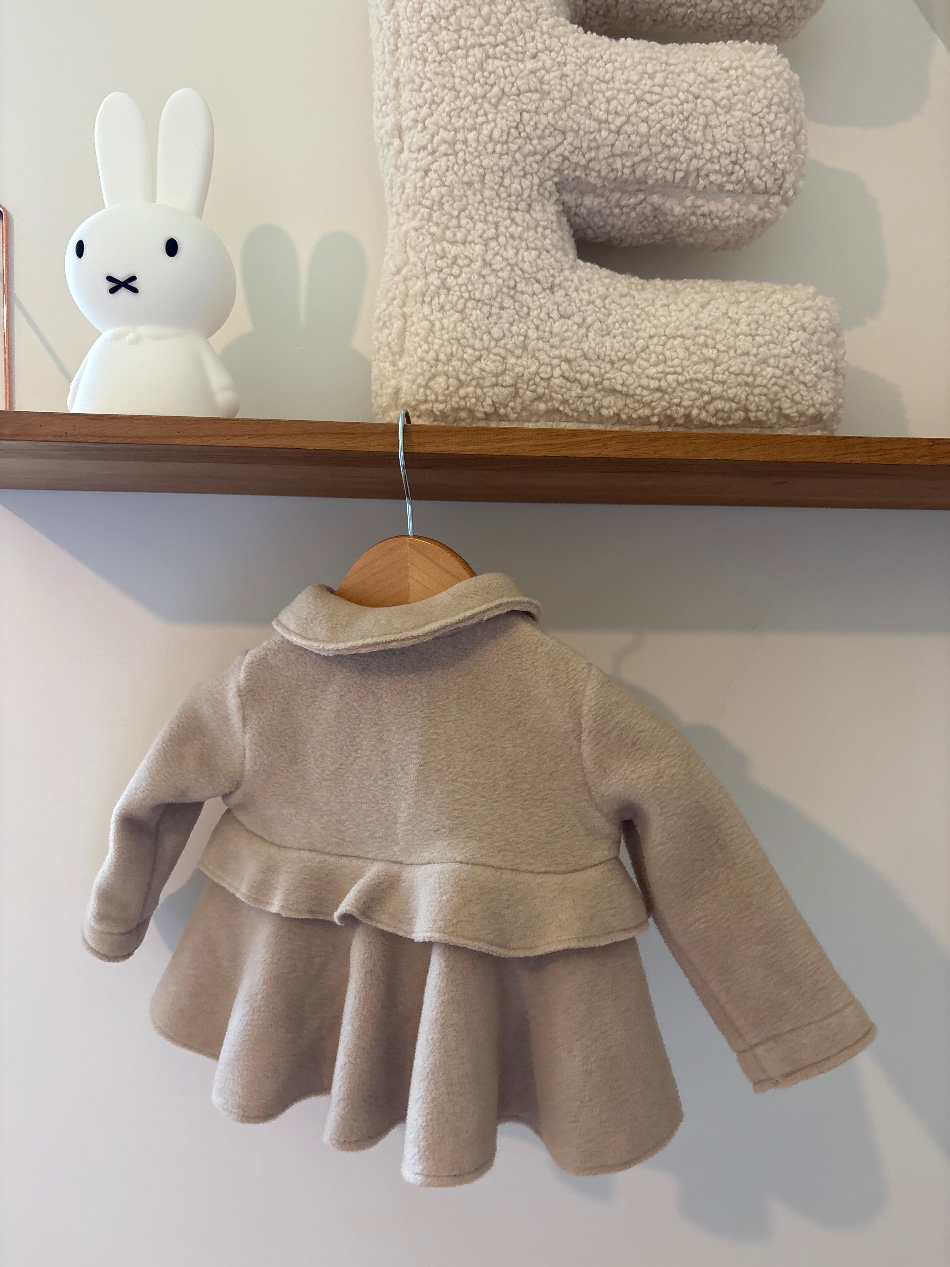 Il Gufo - beige jasje - 6M