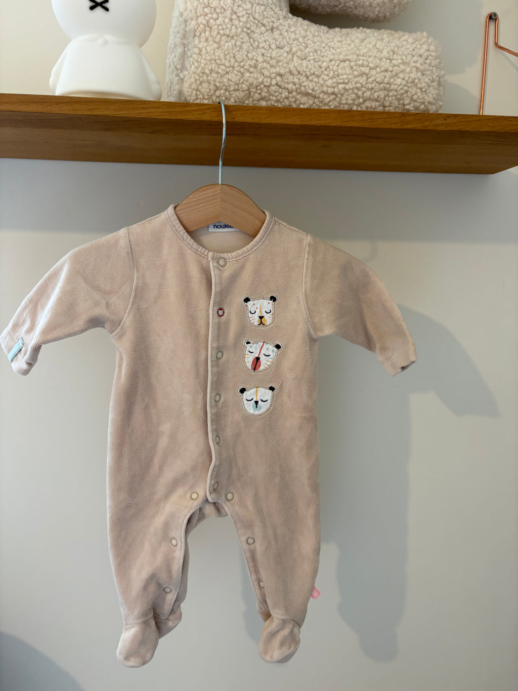 Noukies - beige pyjama met diertjes - 56