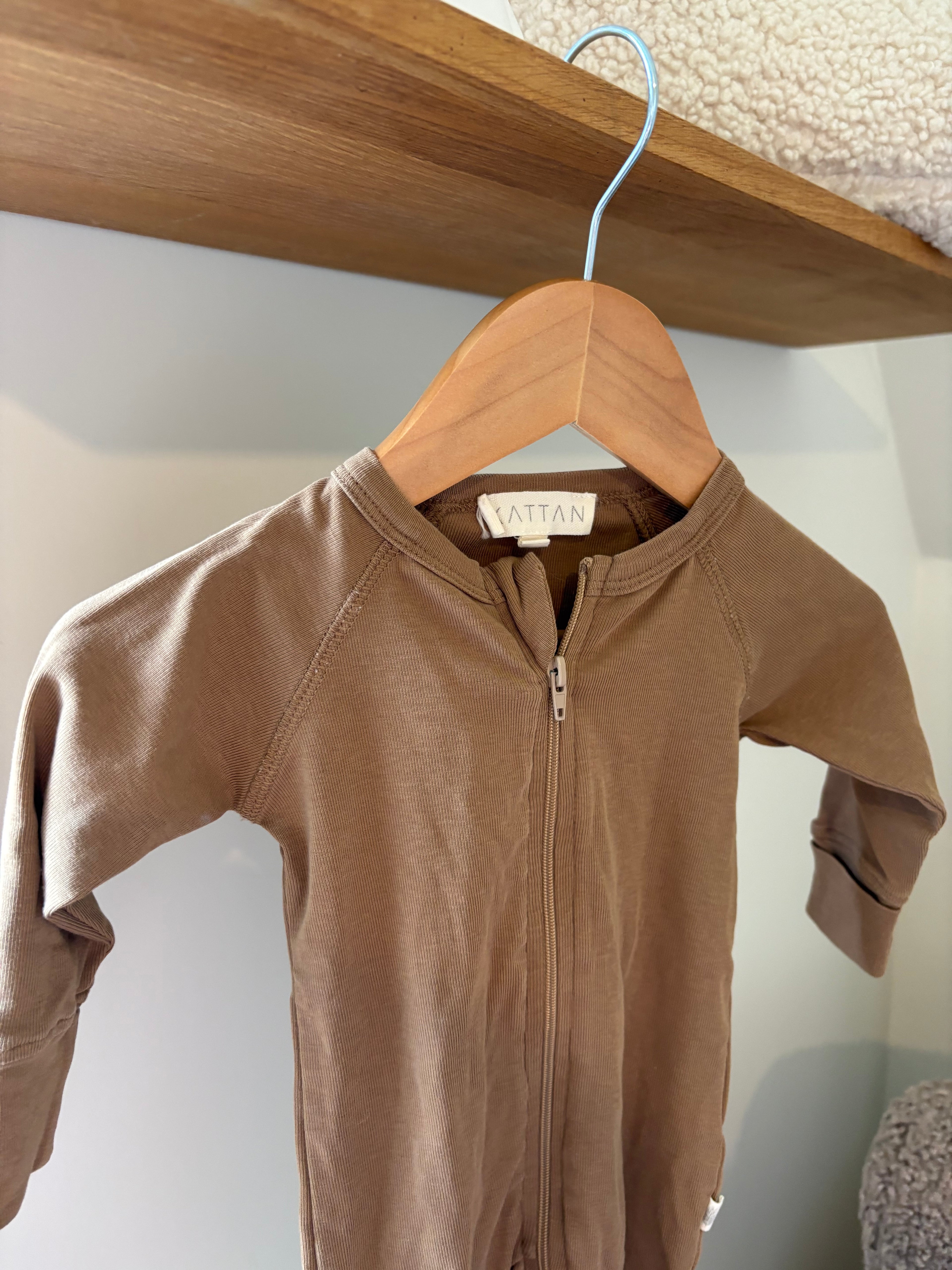 Kattan - pyjama bruin - 3M