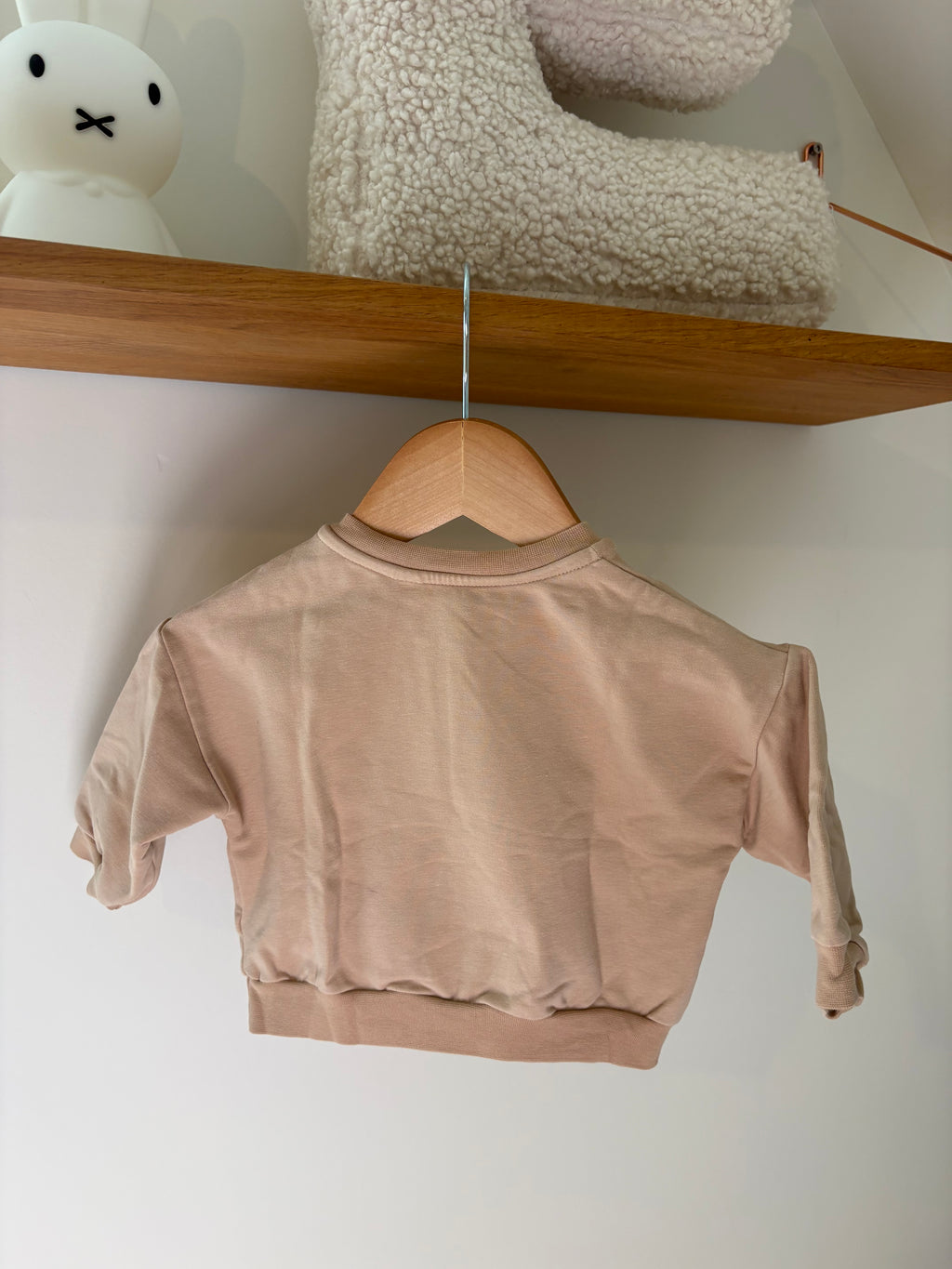 Bonnie & The Gang - bruine sweater - 0/3M