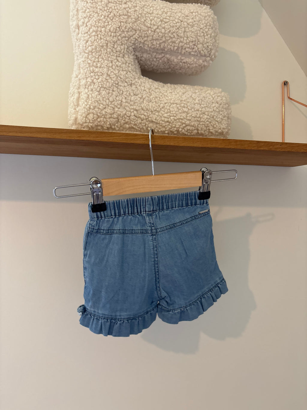 Gymp - blauw denim shortje - 74
