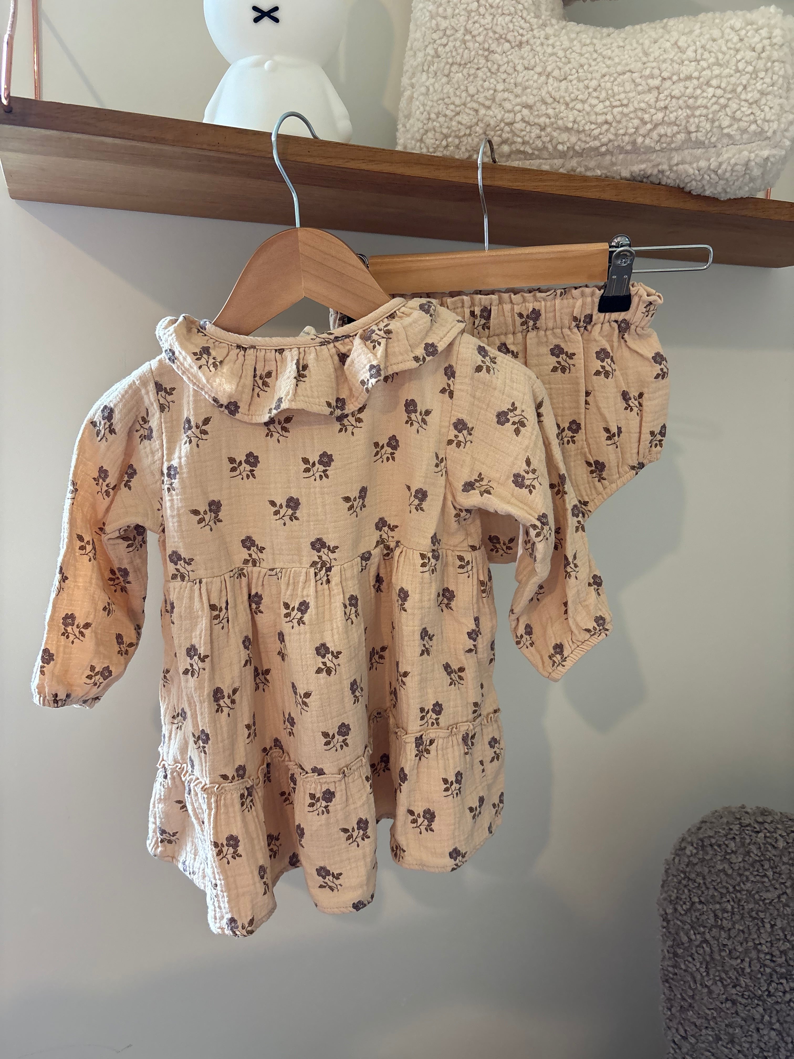 Quincy May - jurkje met bloomer - 18M
