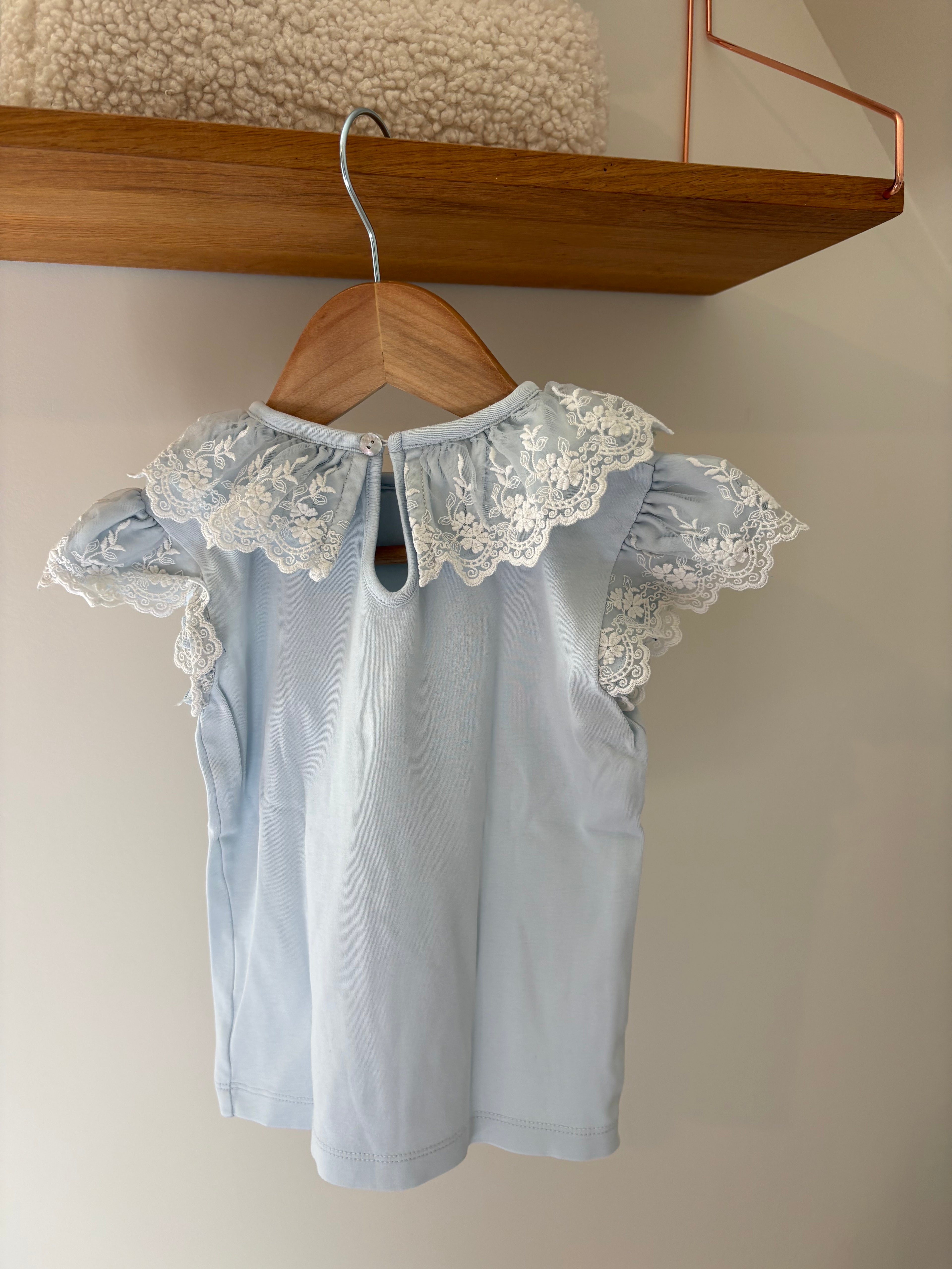 Baby Lai - blauwe tshirt met kraagje - 4Y