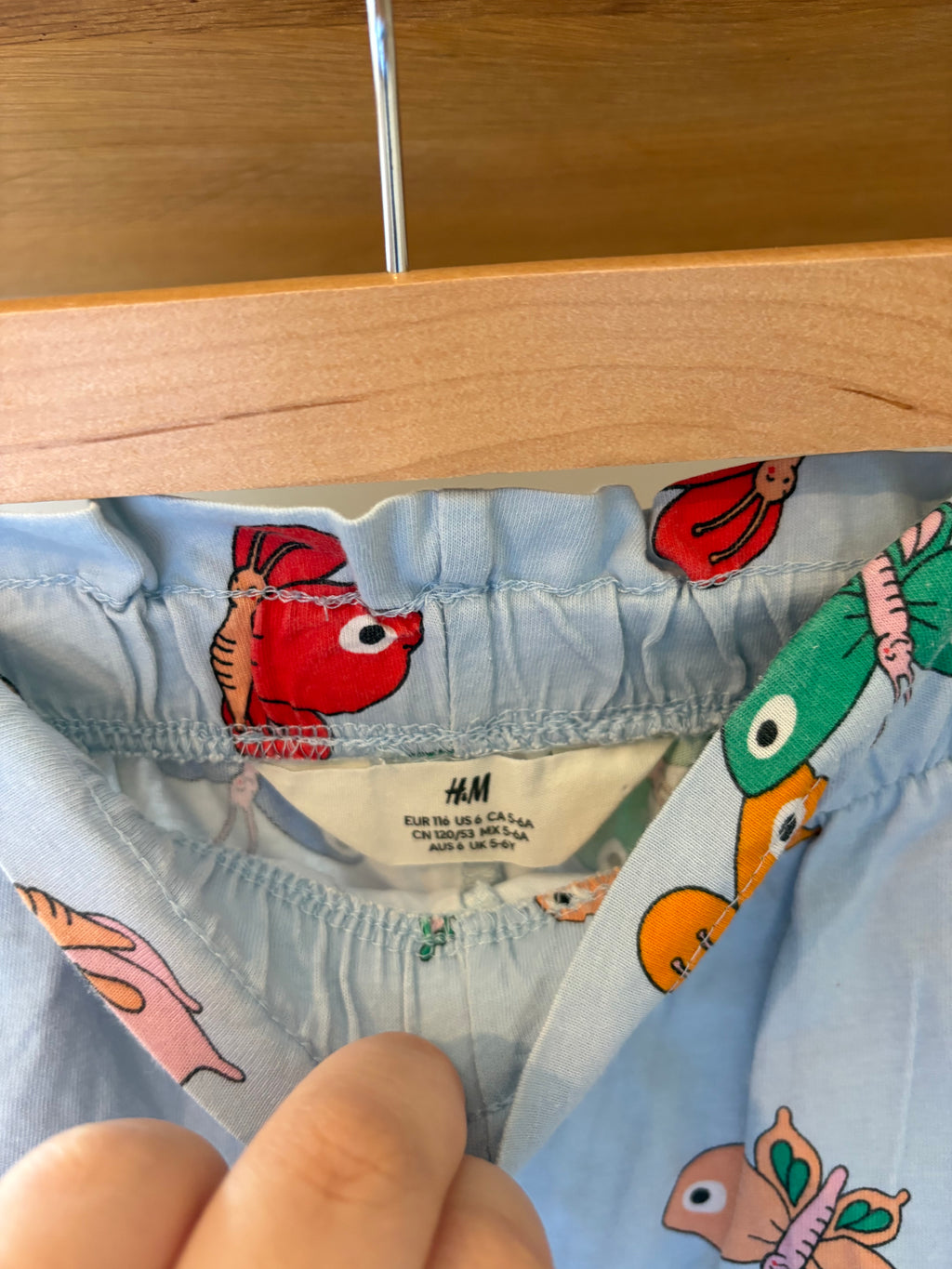 H&M - shortje vlinders - 116