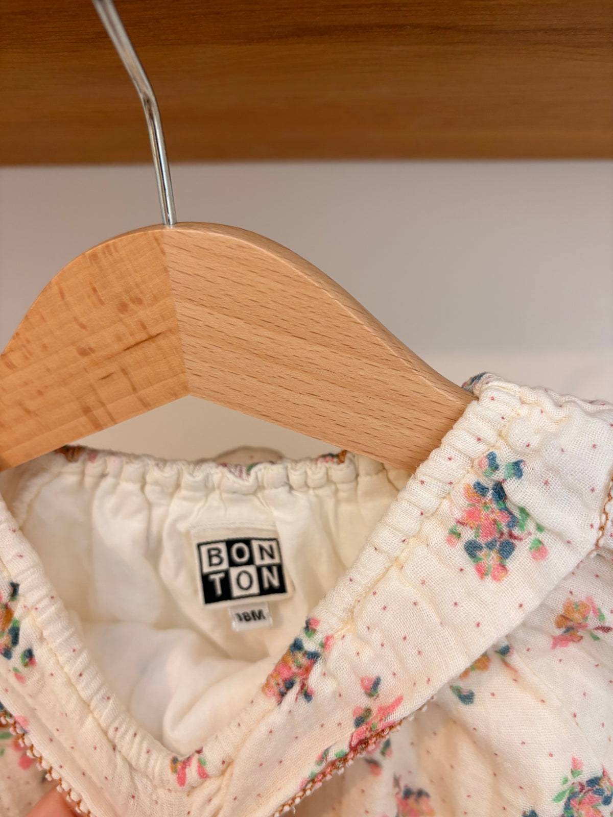 Bonton - jurkje bloemen - 18M (klein vlekje)