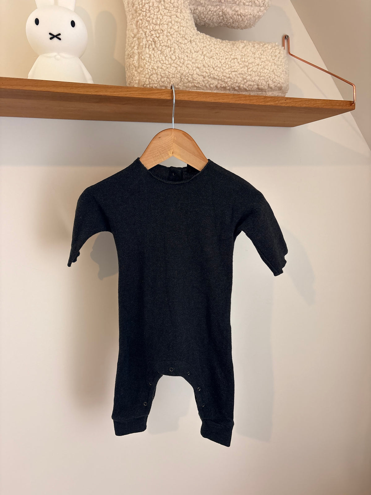 Pequeno Tocon - zwart boxpakje - 6M