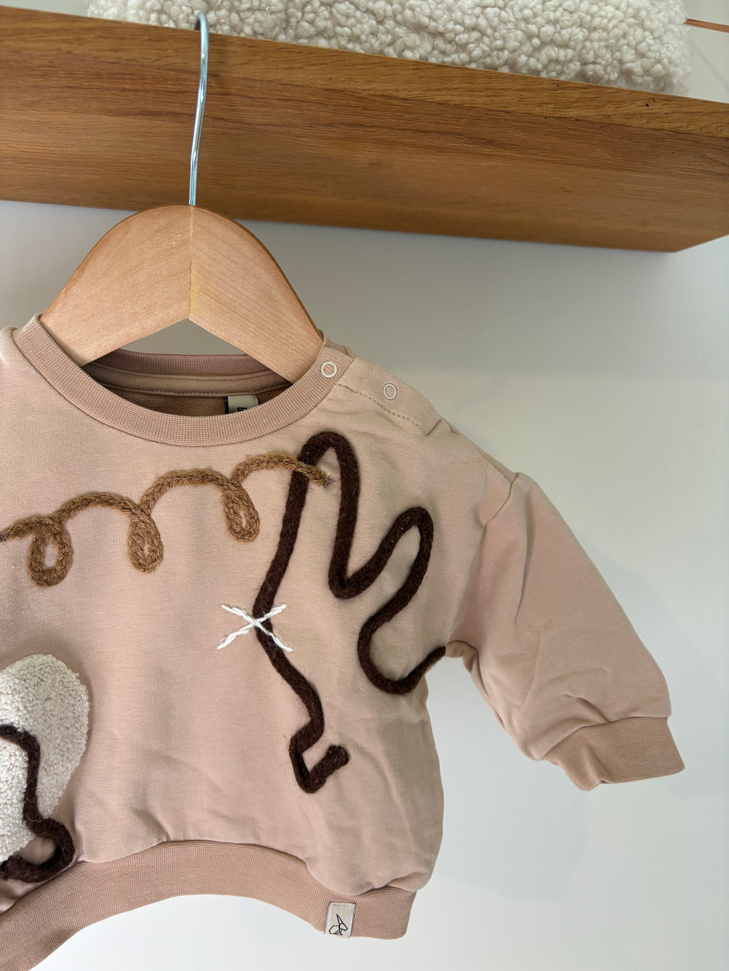 Bonnie & The Gang - bruine sweater - 0/3M