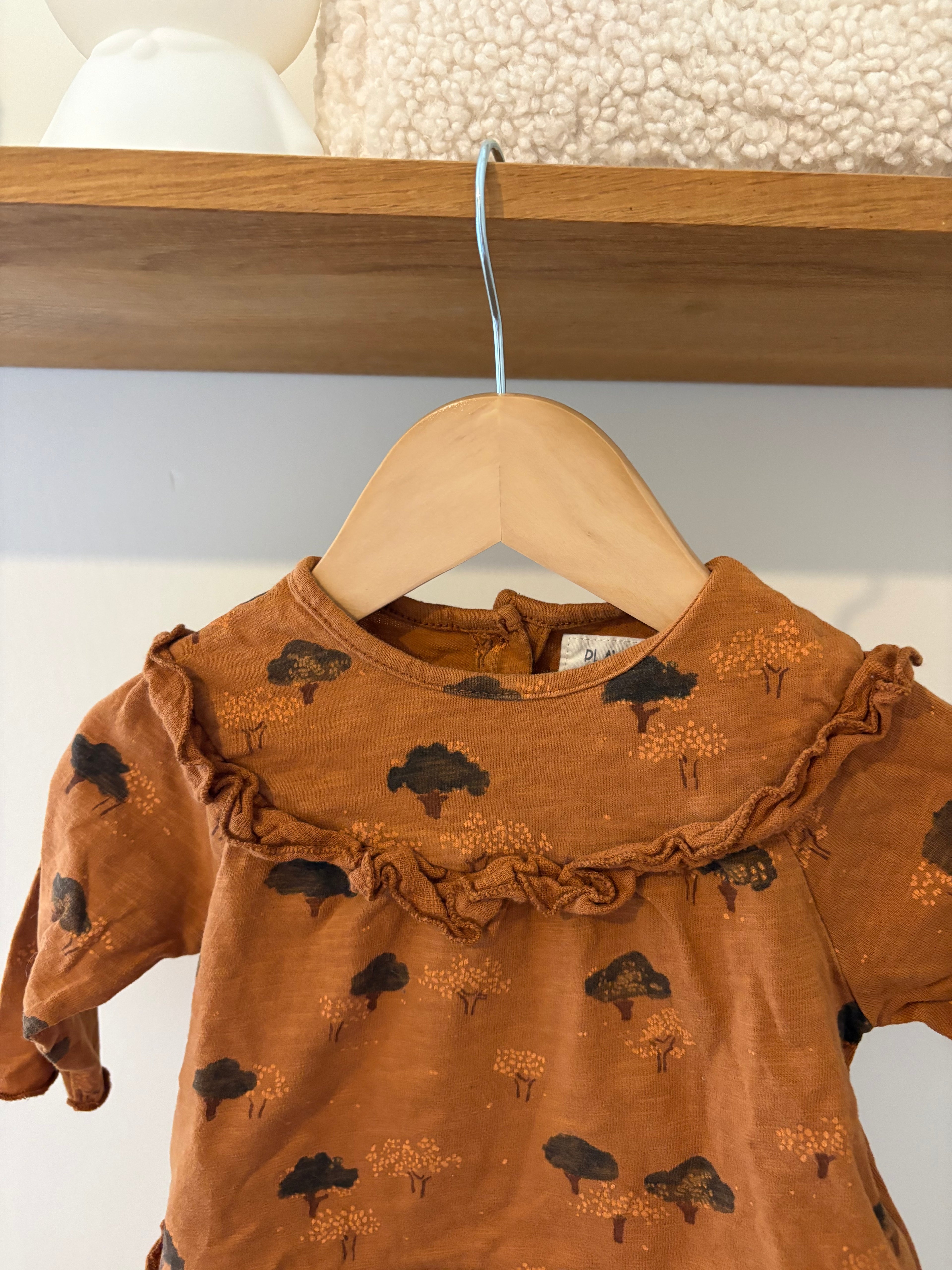 Play Up - oranje/oker truitje met print - 6M