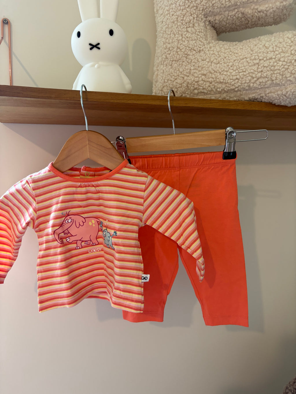 Woody - pyjama setje oranje - 3M