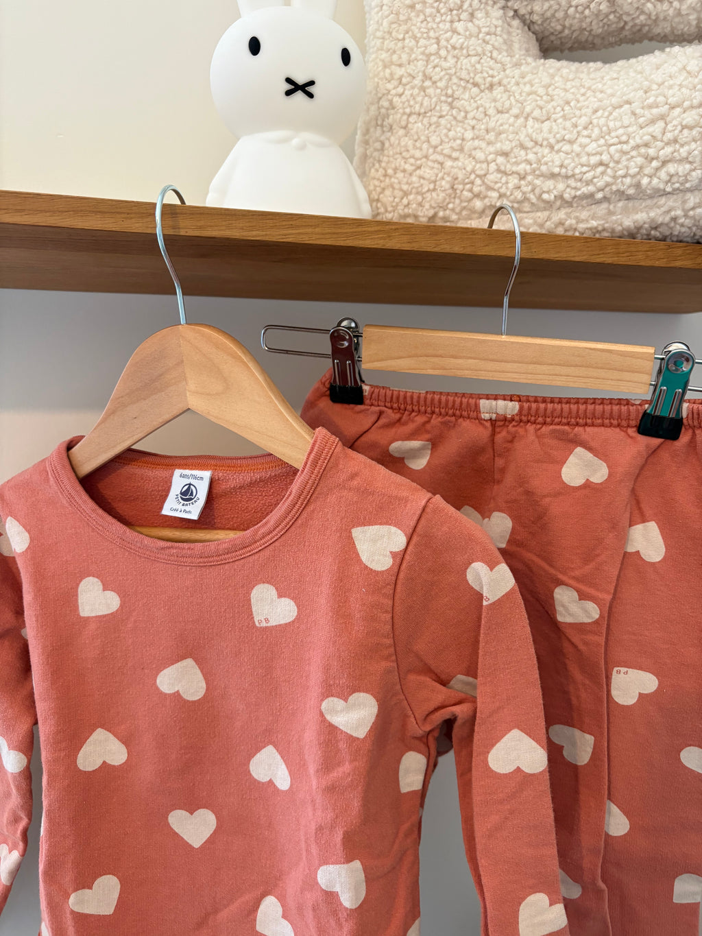 Petit Bateau - pyjama set hartjes - 5/6Y