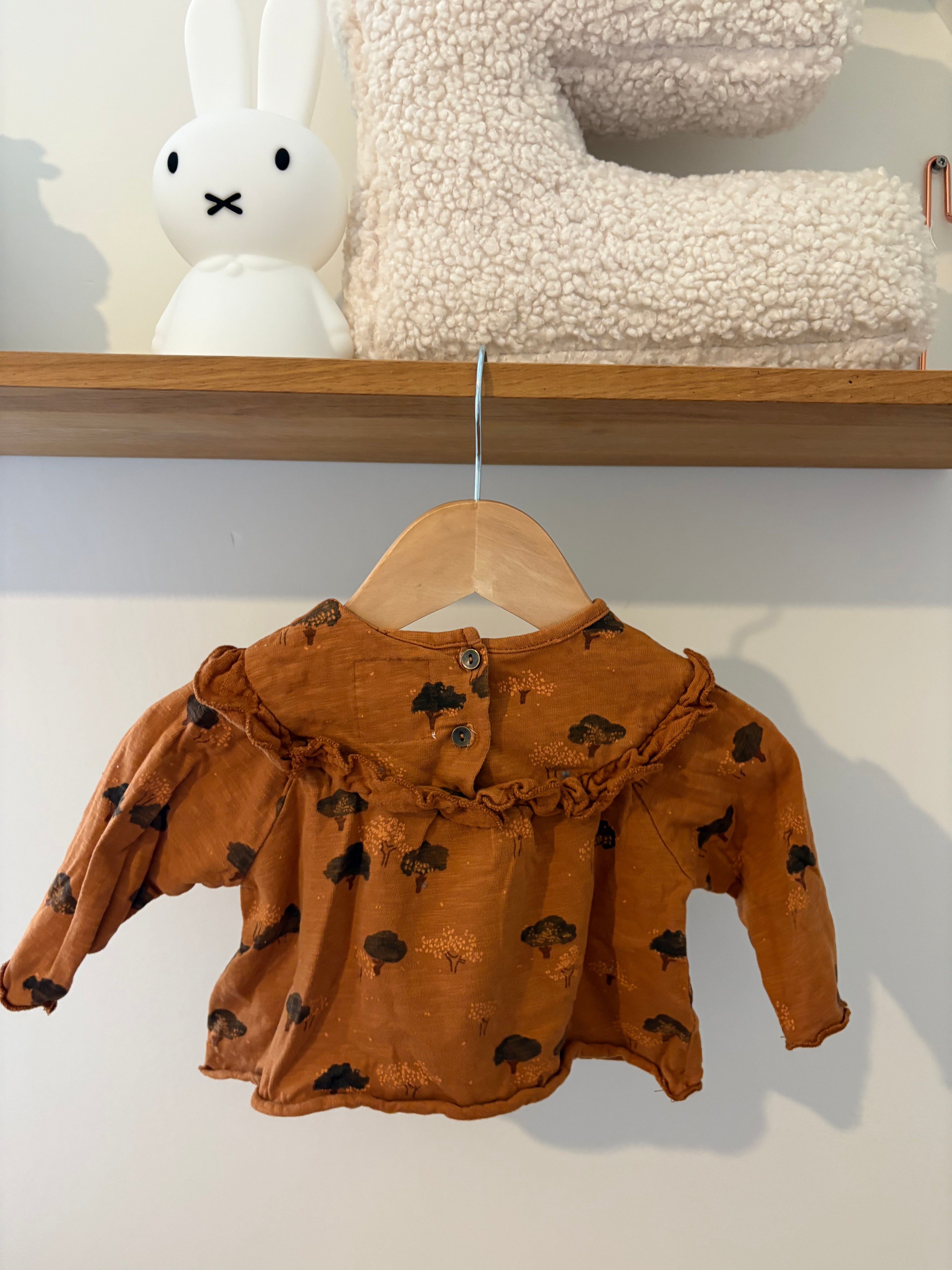 Play Up - oranje/oker truitje met print - 6M