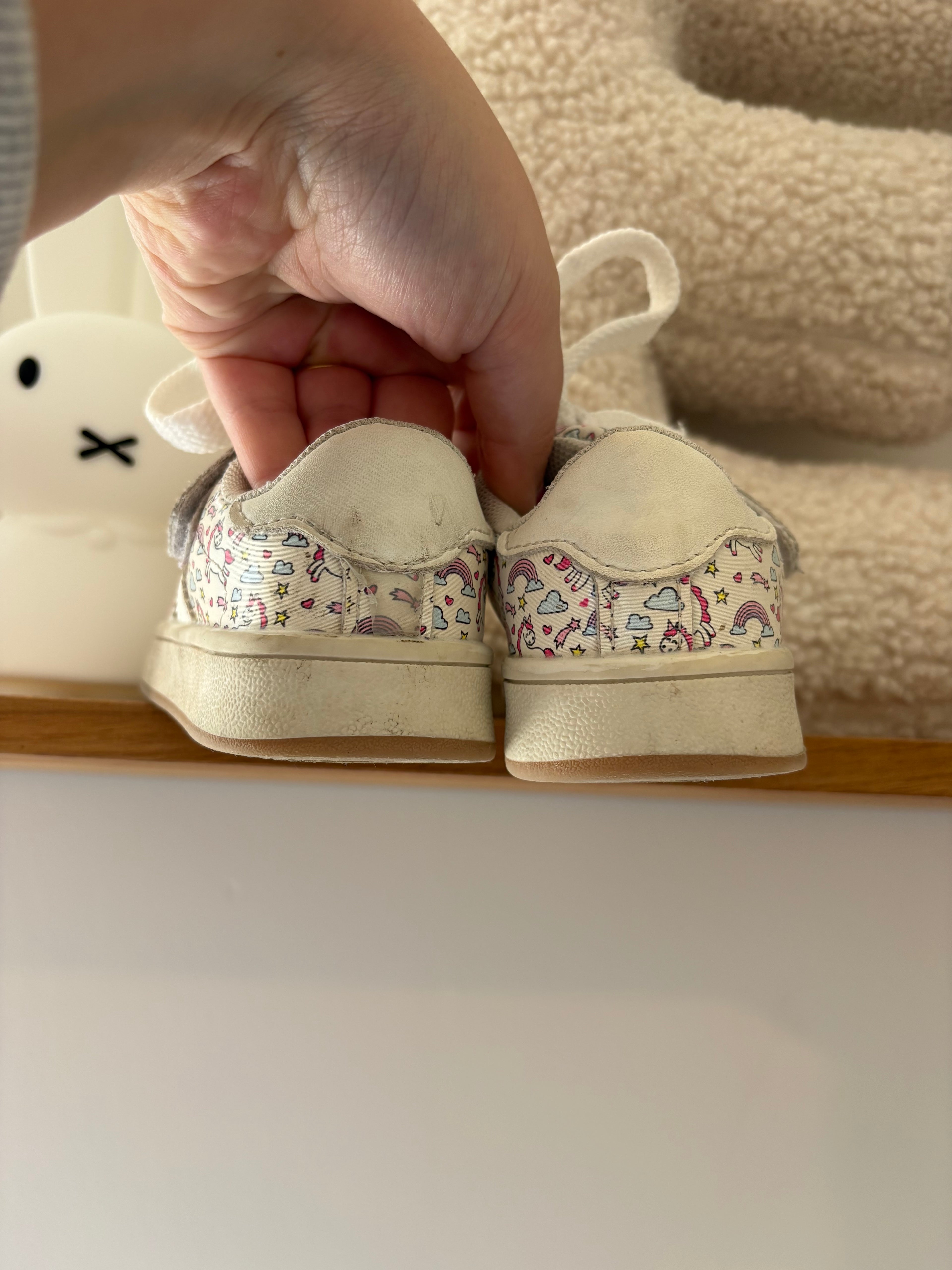 Sneakers - 25