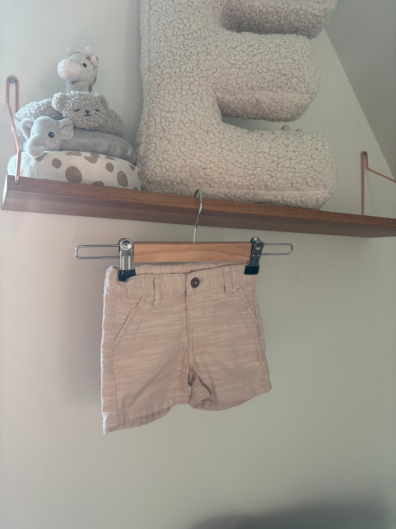 Shortje beige bruine knop - 68 Hema