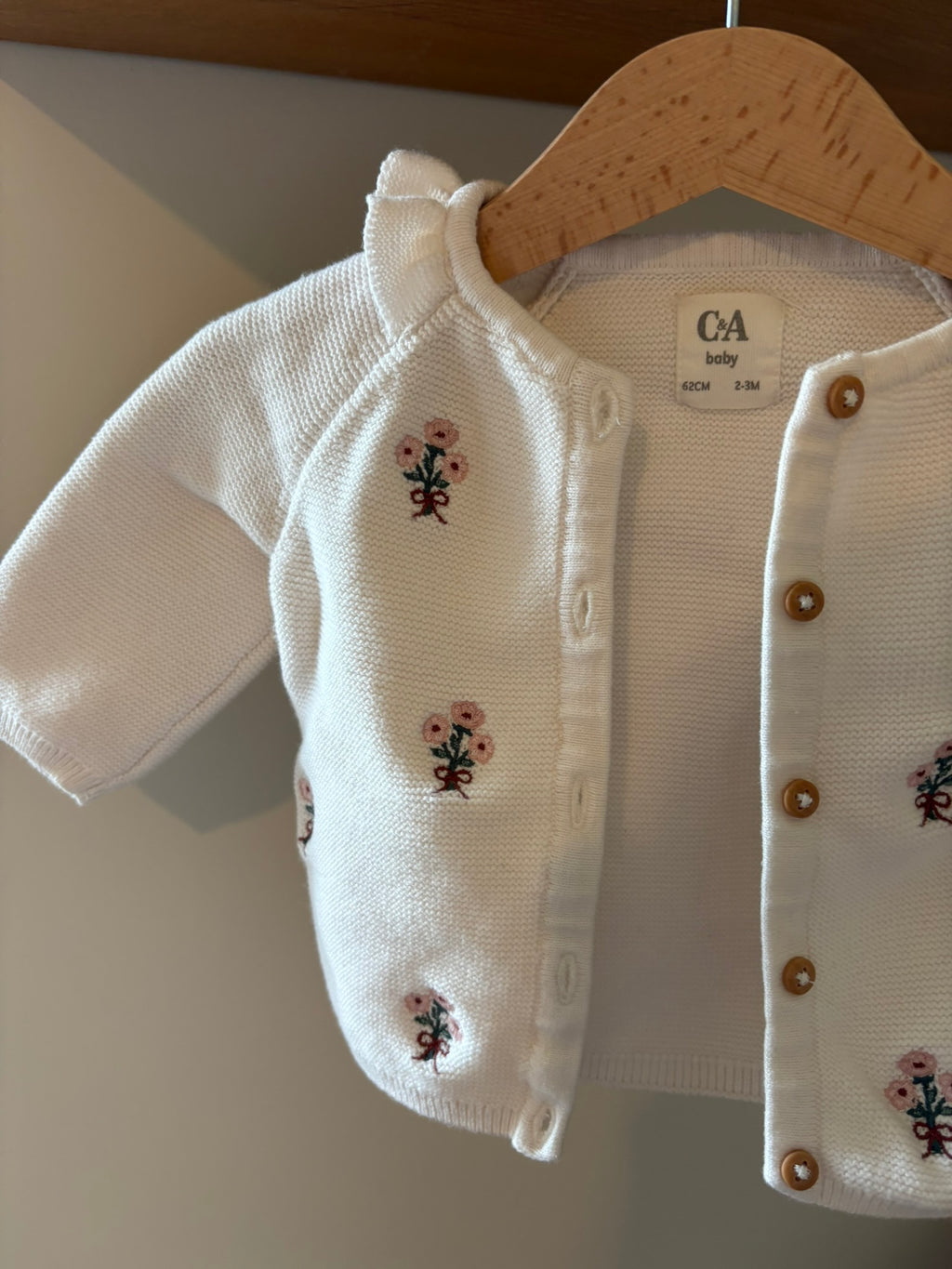 Wit vestje met bloemetjes - 62 C&A maat 62